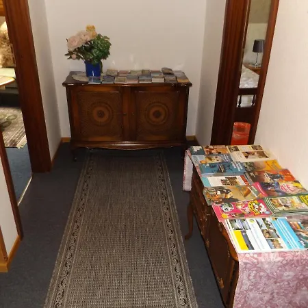 Gaestehaus Hahnenkrug ゲストハウス Lottorf